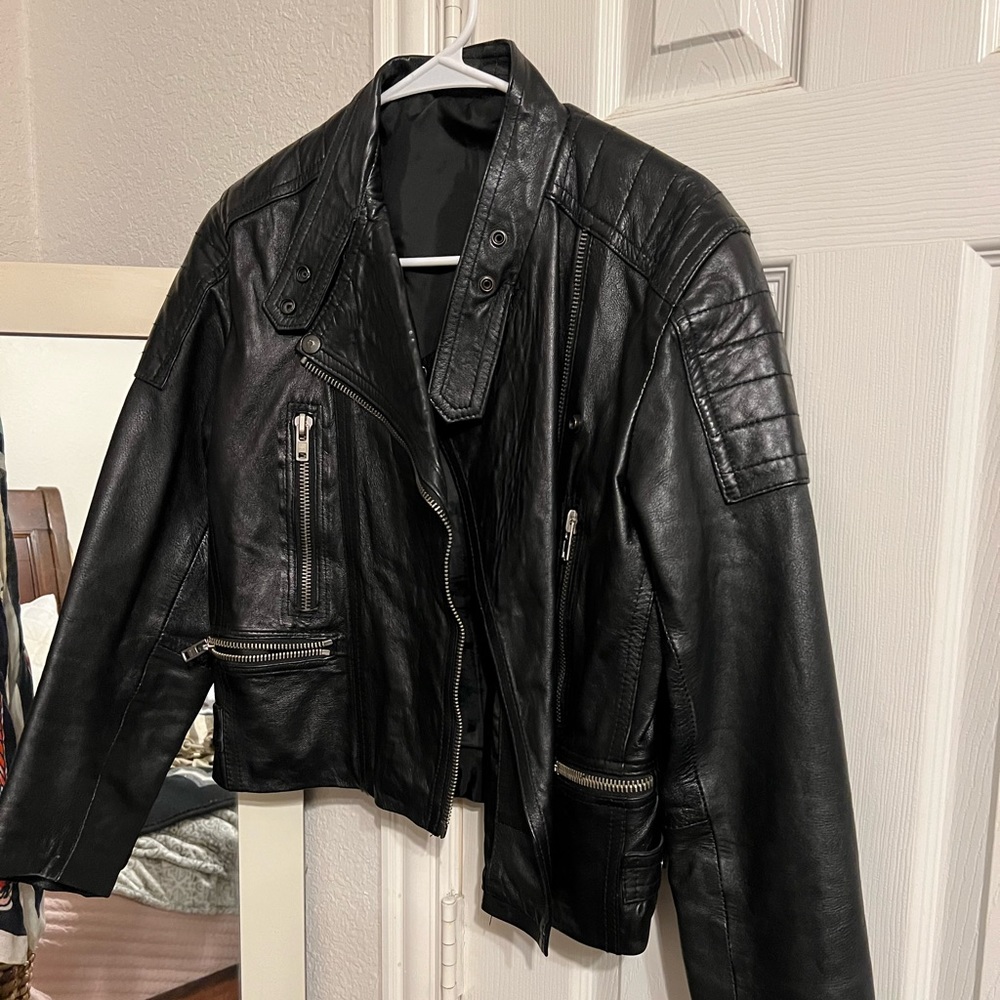 Beautiful handmade leather jacket sz small - looks like a Burberry style jacket